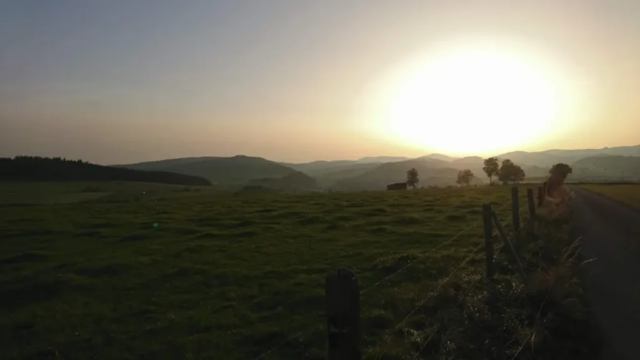 Sonnenuntergang mit Blick auf die Upländer Berge